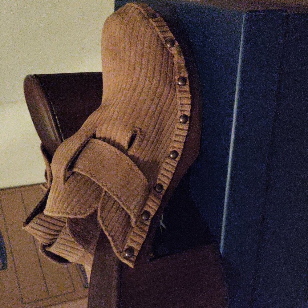 Shoes - Picture 2 of 7
